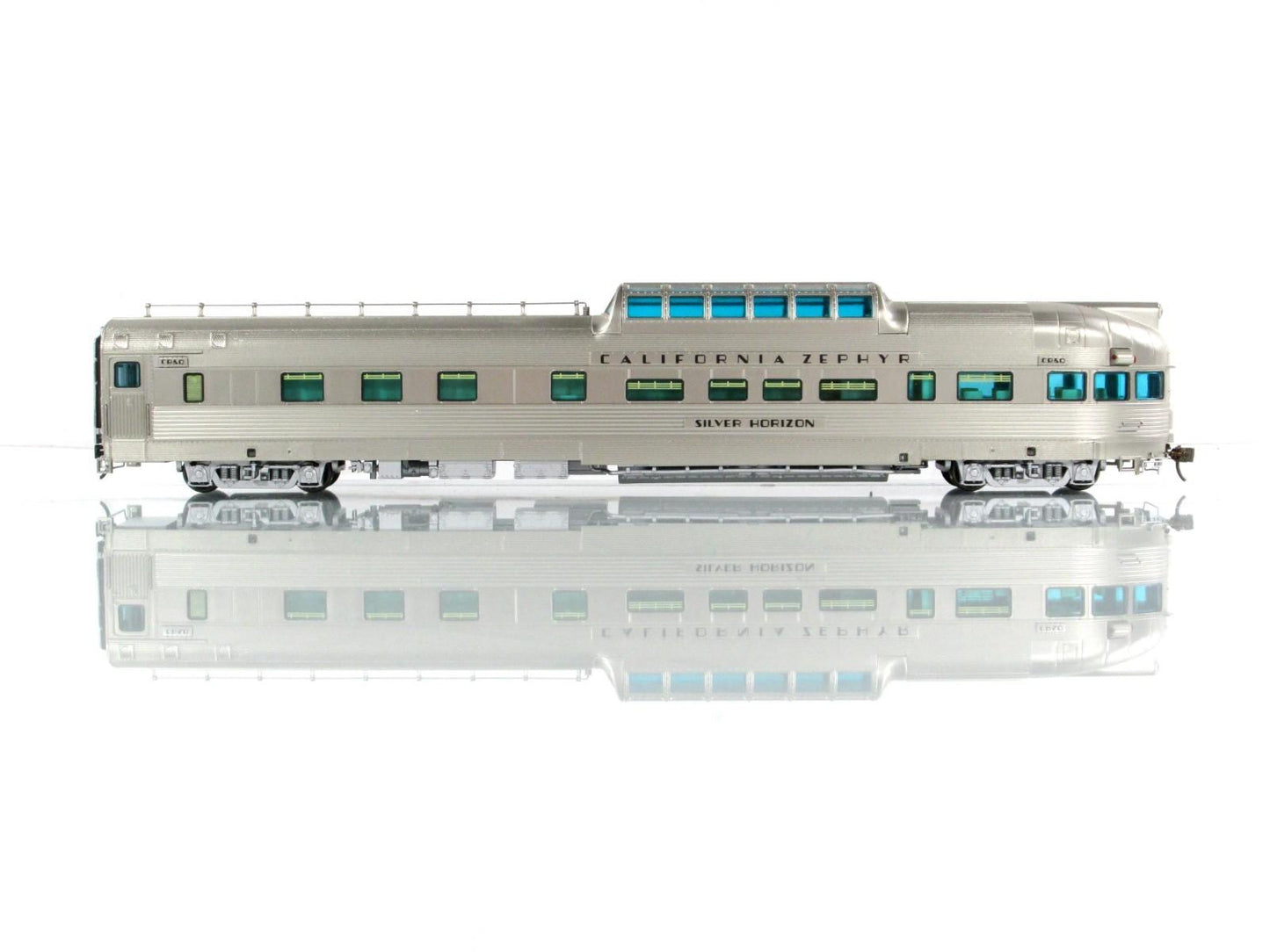 HO Scale **CB&Q CA ZEPHYR* SILVER HORIZON Vista Dome 375 - Broadway 512, Lighted
