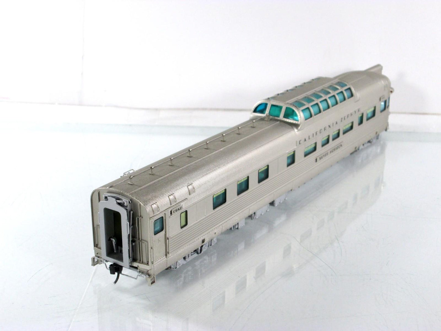 HO Scale **CB&Q CA ZEPHYR* SILVER HORIZON Vista Dome 375 - Broadway 512, Lighted