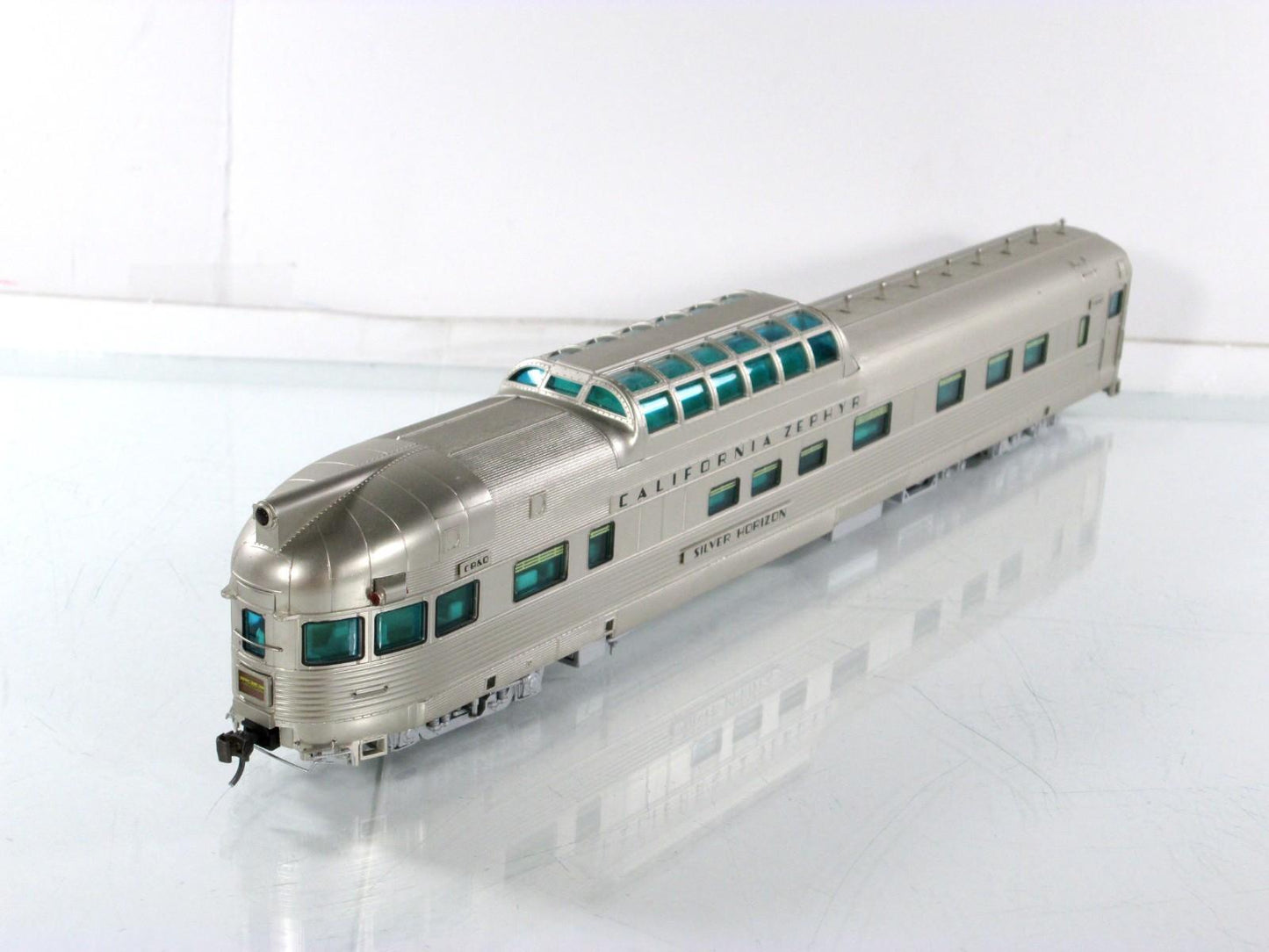 HO Scale **CB&Q CA ZEPHYR* SILVER HORIZON Vista Dome 375 - Broadway 512, Lighted