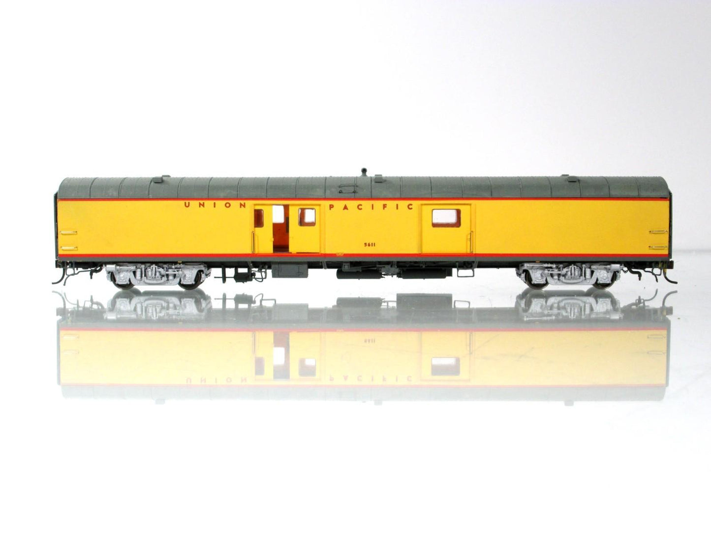 HO Scale **UNION PACIFIC** Baggage Express Car, UP 5611 - Rapido 106087, Lighted