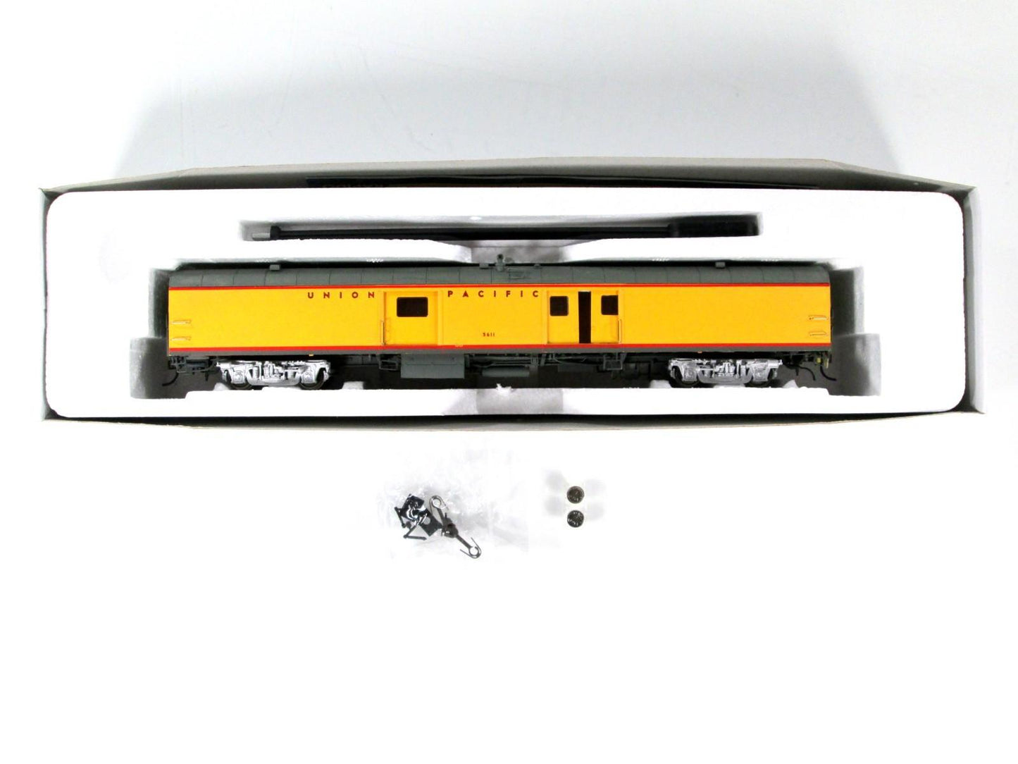 HO Scale **UNION PACIFIC** Baggage Express Car, UP 5611 - Rapido 106087, Lighted