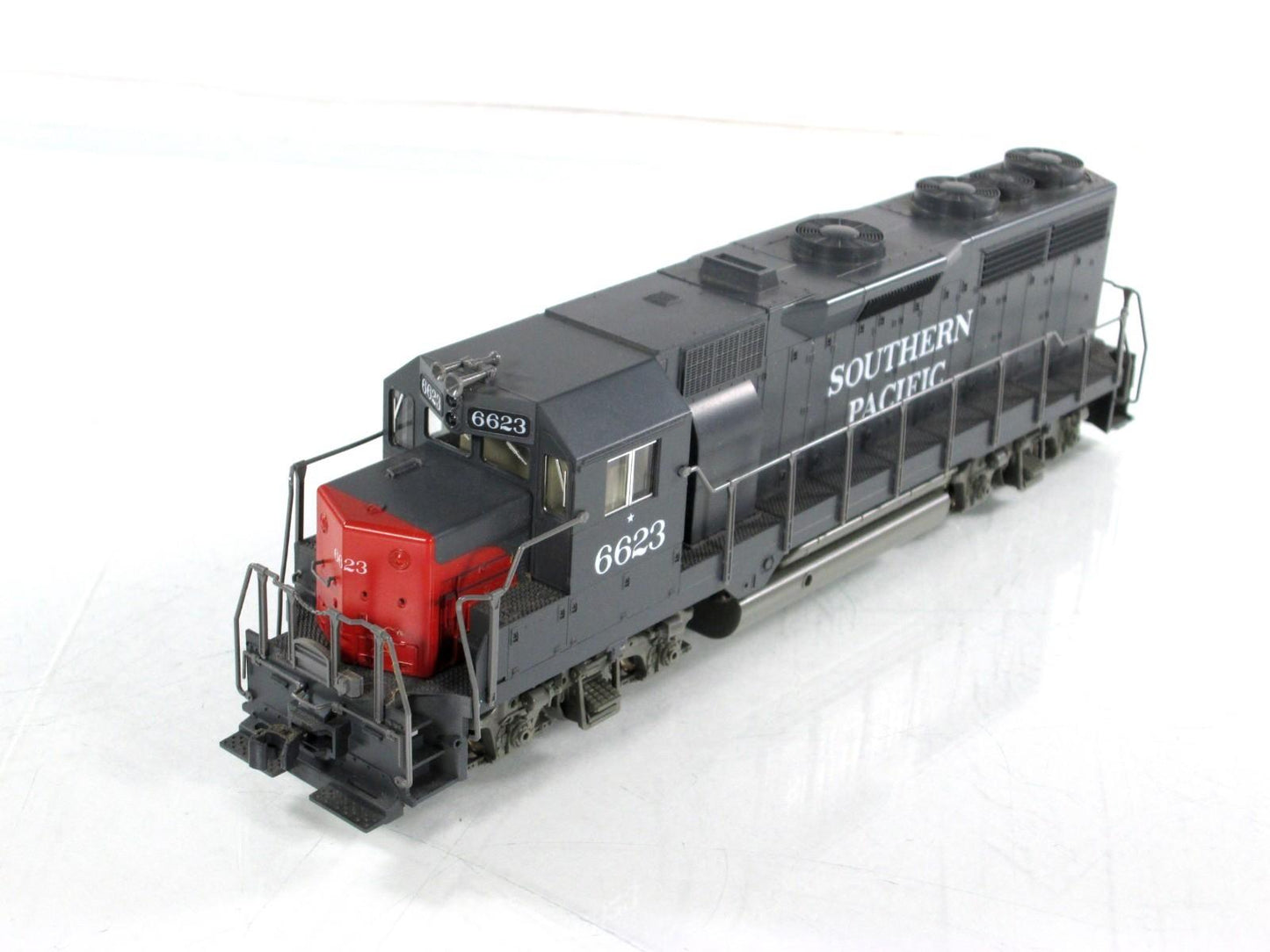 HO Scale ***SOUTHERN PACIFIC*** GP35 Phase 1, SP 6623 -- Kato 37-3008, DCC Ready