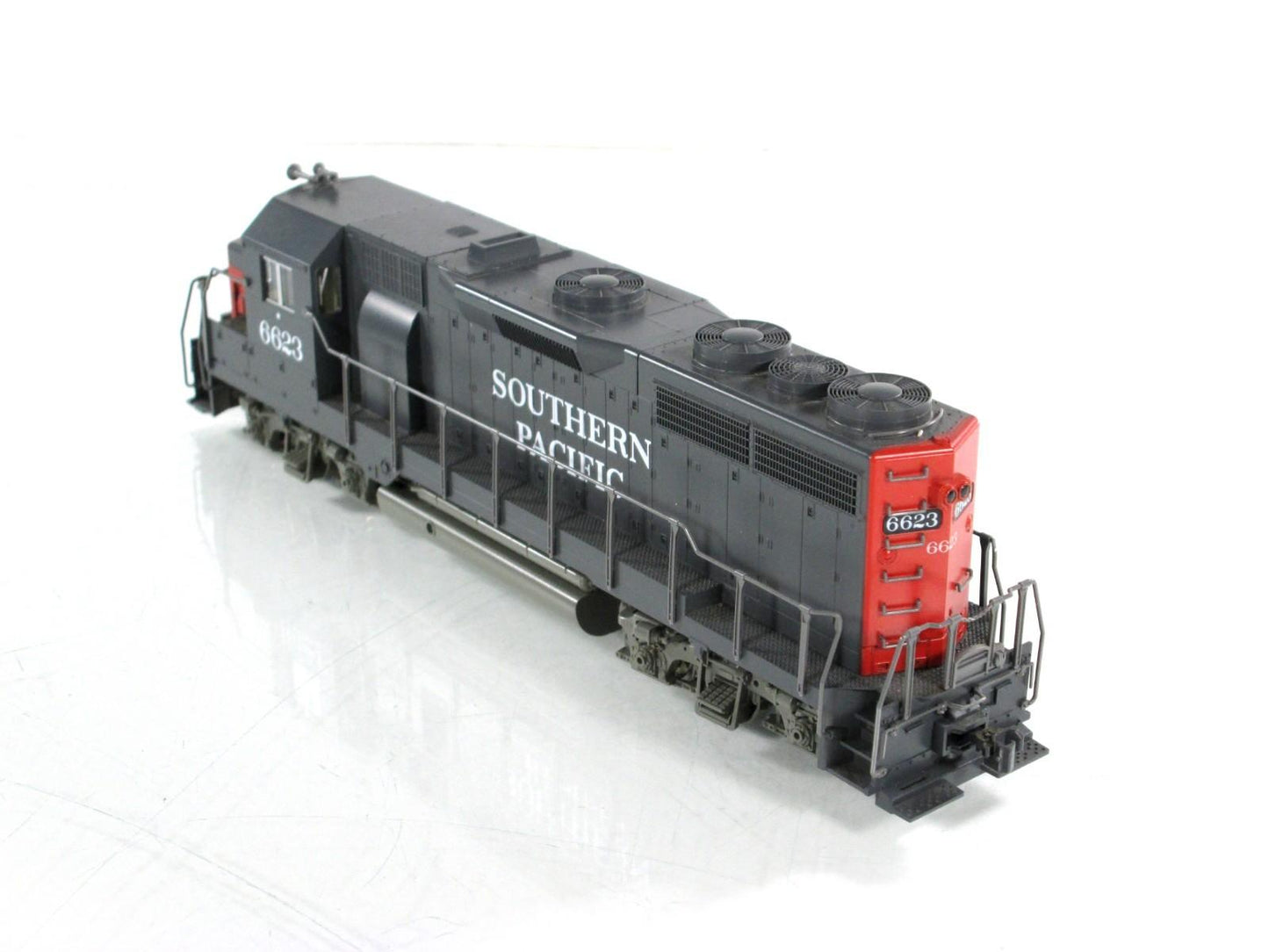 HO Scale ***SOUTHERN PACIFIC*** GP35 Phase 1, SP 6623 -- Kato 37-3008, DCC Ready