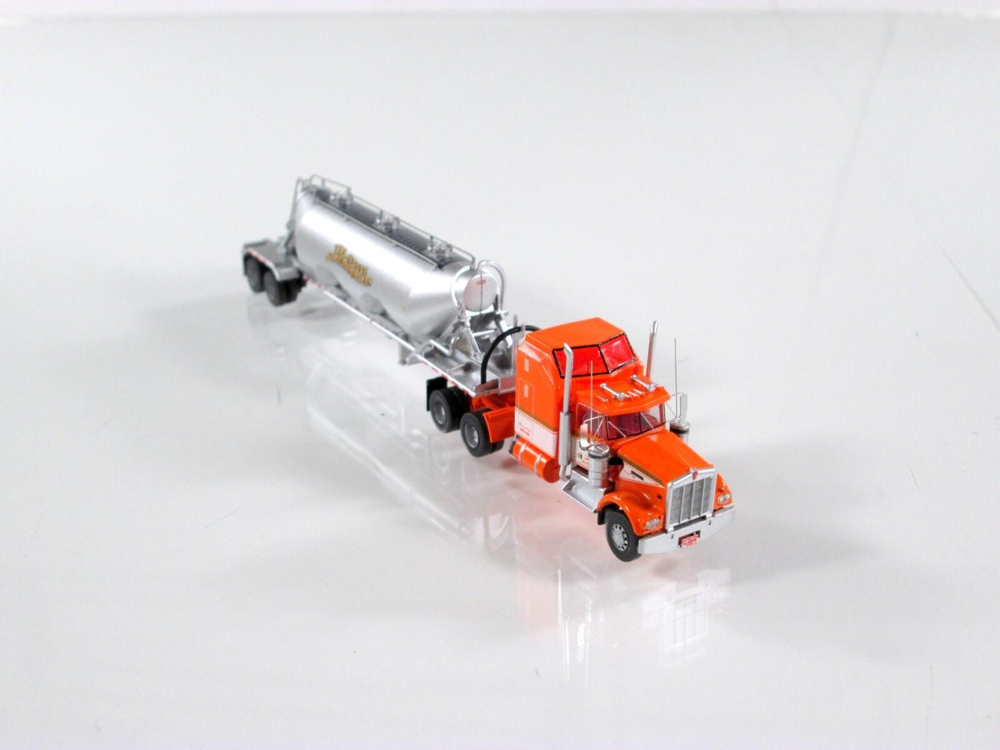 N Scale KENWORTH W900 *TOAD'S PAD* Tractor & Dry Bulk Trailer -Trainworx 59001-1