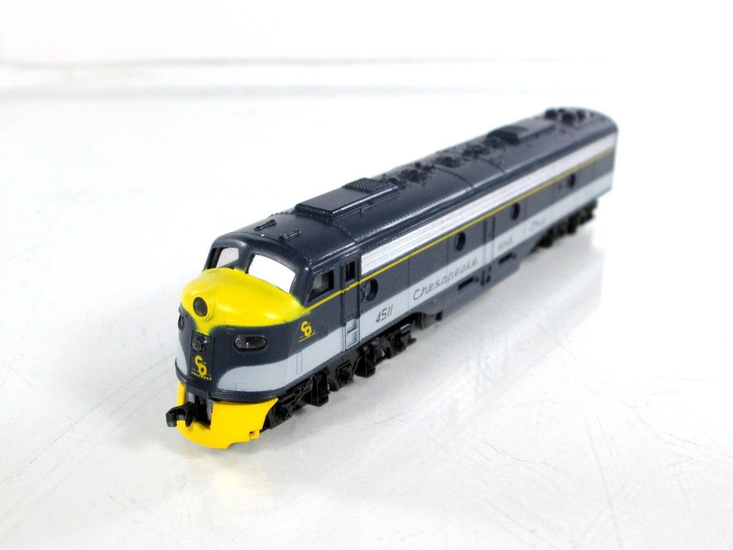N Scale ***CHESAPEAKE & OHIO*** E8 Locomotive #4511 - Con-Cor 2730, Knuckle Cplr