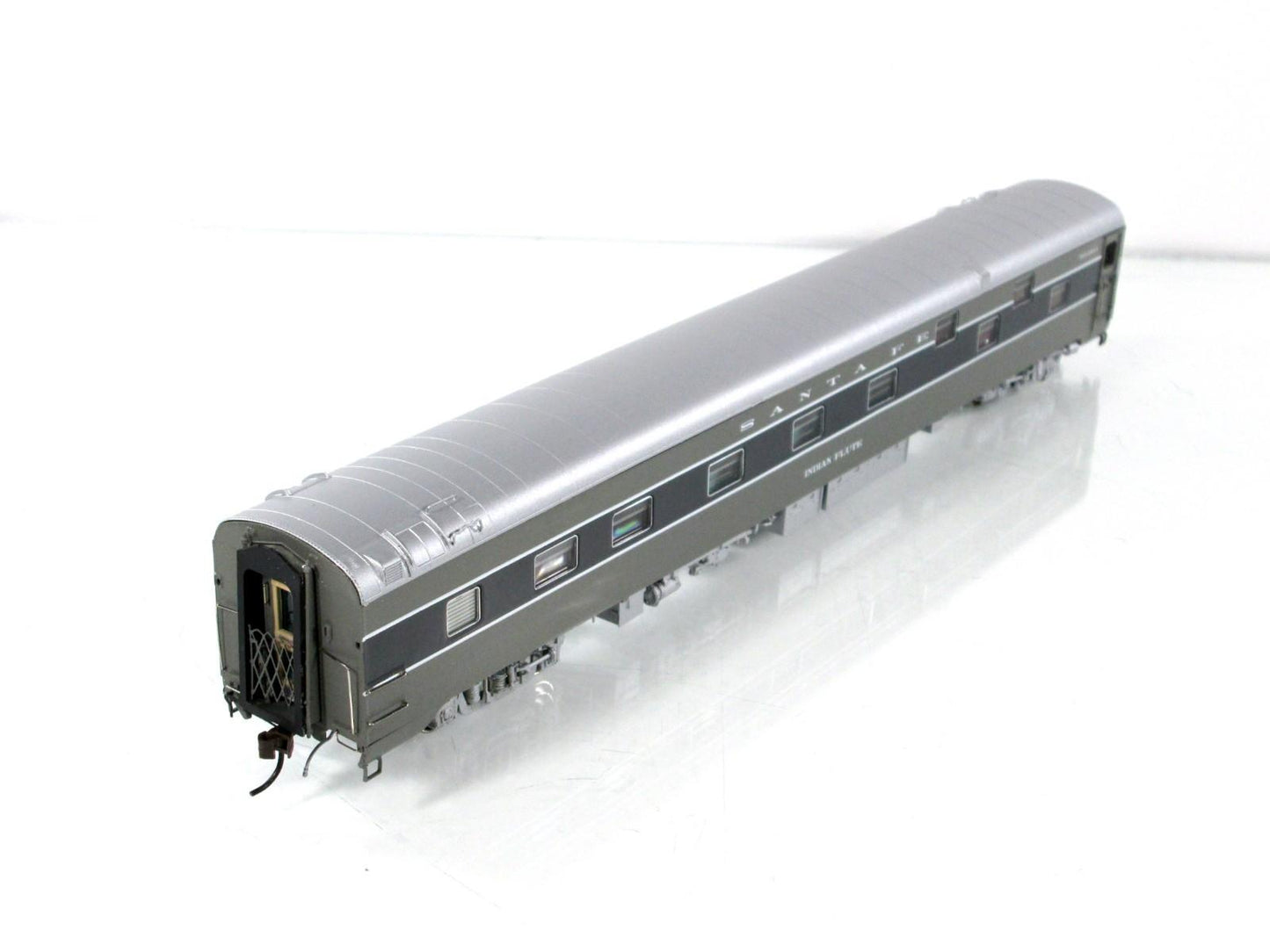 HO Scale ***SANTA FE*** Pullman Sleeper *Indian Flute* -- Rapido 101094, Lighted