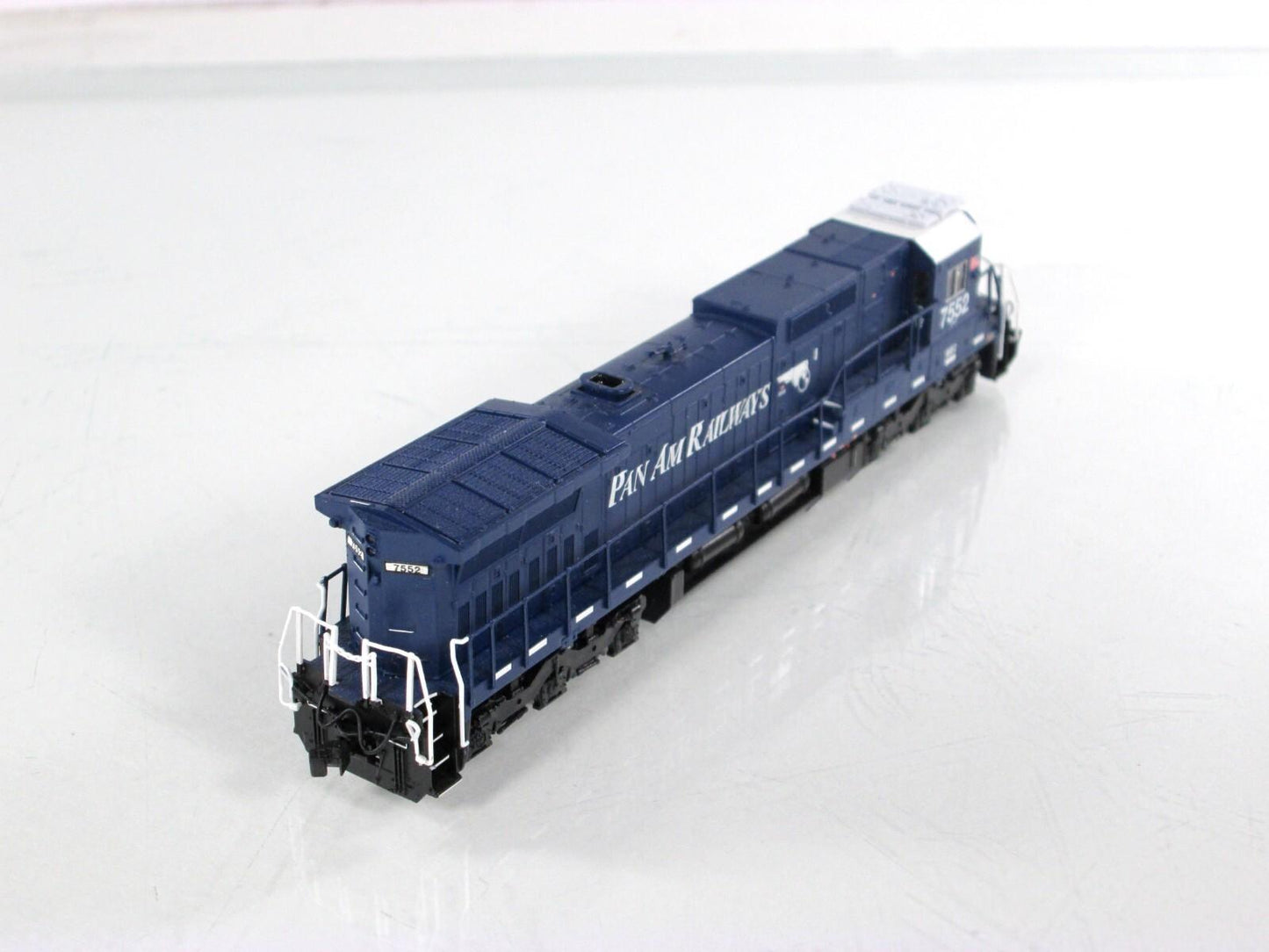 N Scale ***PAN AM*** DASH 8-40C Locomotive, MEC #7552 - Atlas 40004191, with DCC