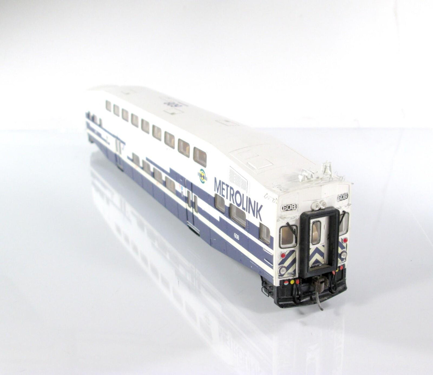 HO Scale ***METROLINK*** Bombardier Commuter Control Car #618 ---- Athearn 25952