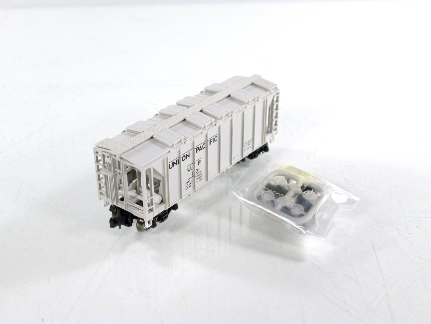 N Scale ***UNION PACIFIC*** ACF 2-Bay Covered Hopper 4-Pack - Kato 186-0111,0112