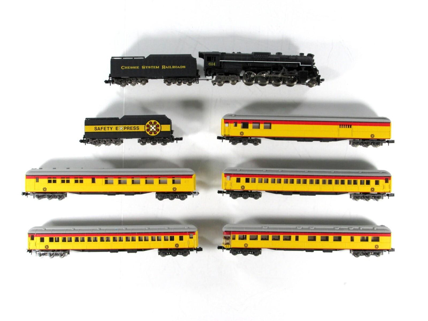 N Scale ***CHESSIE SAFETY EXPRESS*** Locomotive & Passenger Set --Con-Cor 008510
