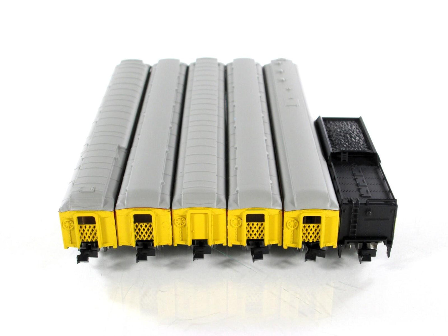 N Scale ***CHESSIE SAFETY EXPRESS*** Locomotive & Passenger Set --Con-Cor 008510