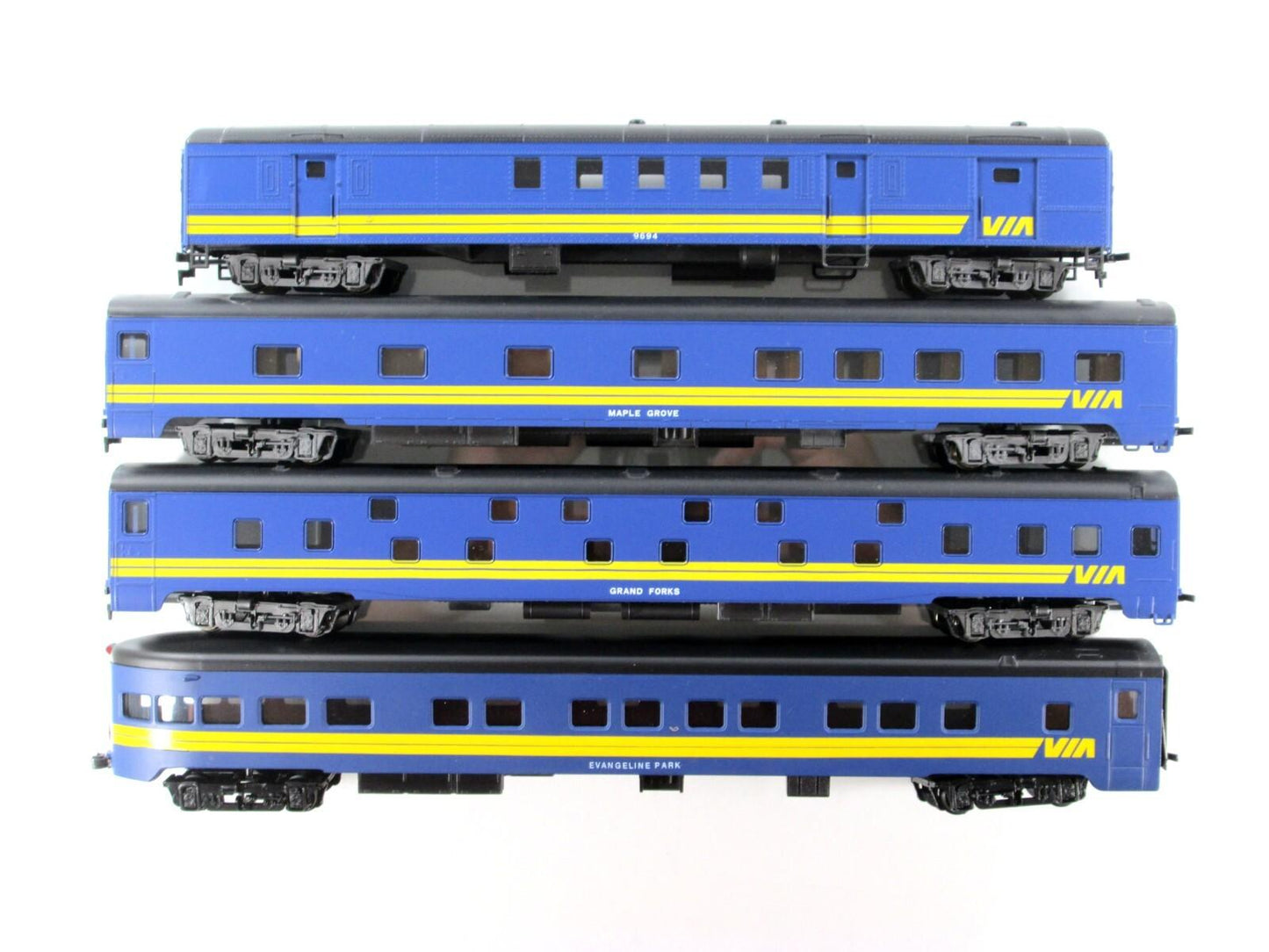 HO Scale ***VIA RAIL*** 1930s Lightweight Passenger 4-Car Set B - Rivarossi 6985