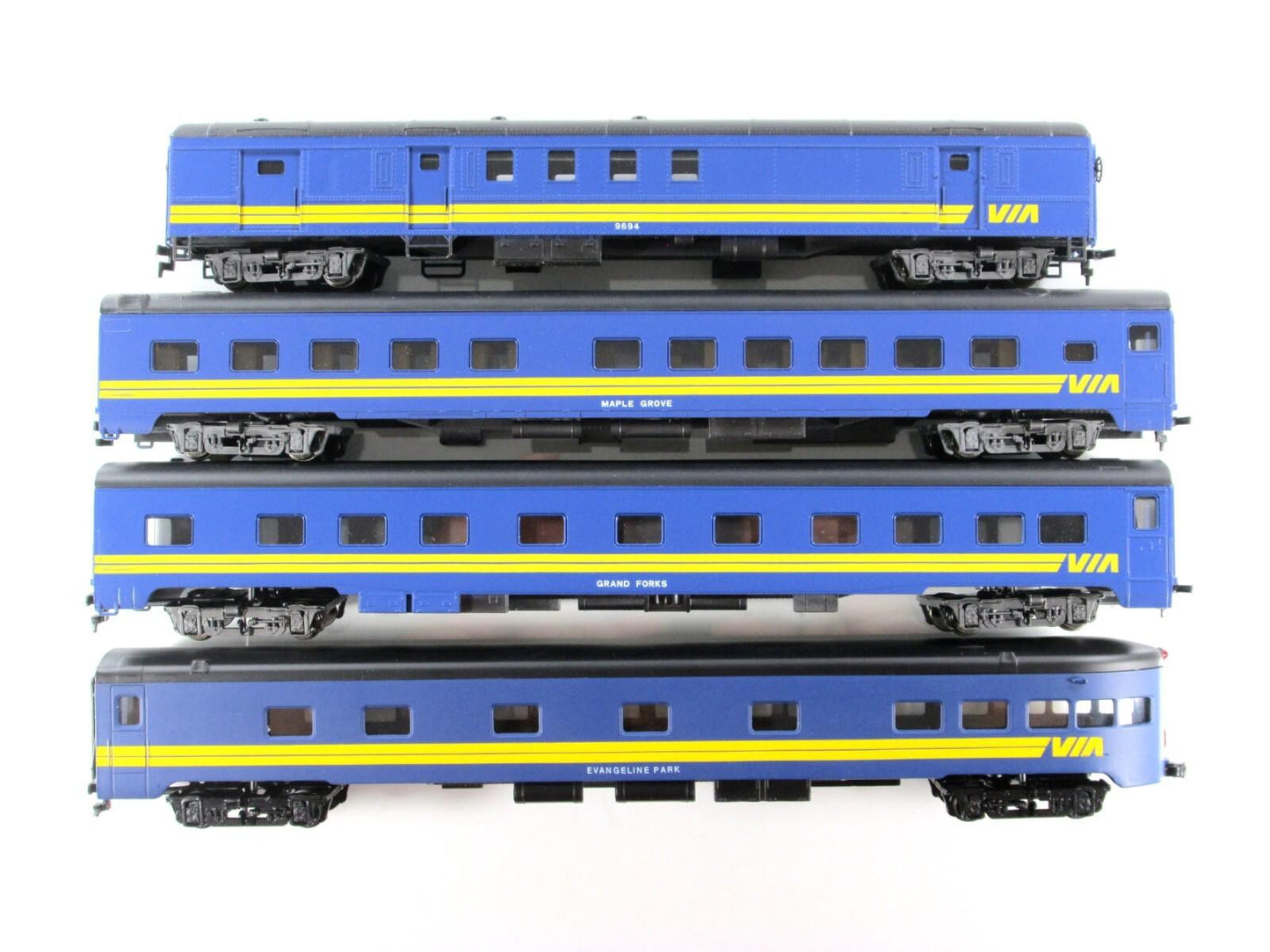 HO Scale ***VIA RAIL*** 1930s Lightweight Passenger 4-Car Set B - Rivarossi 6985