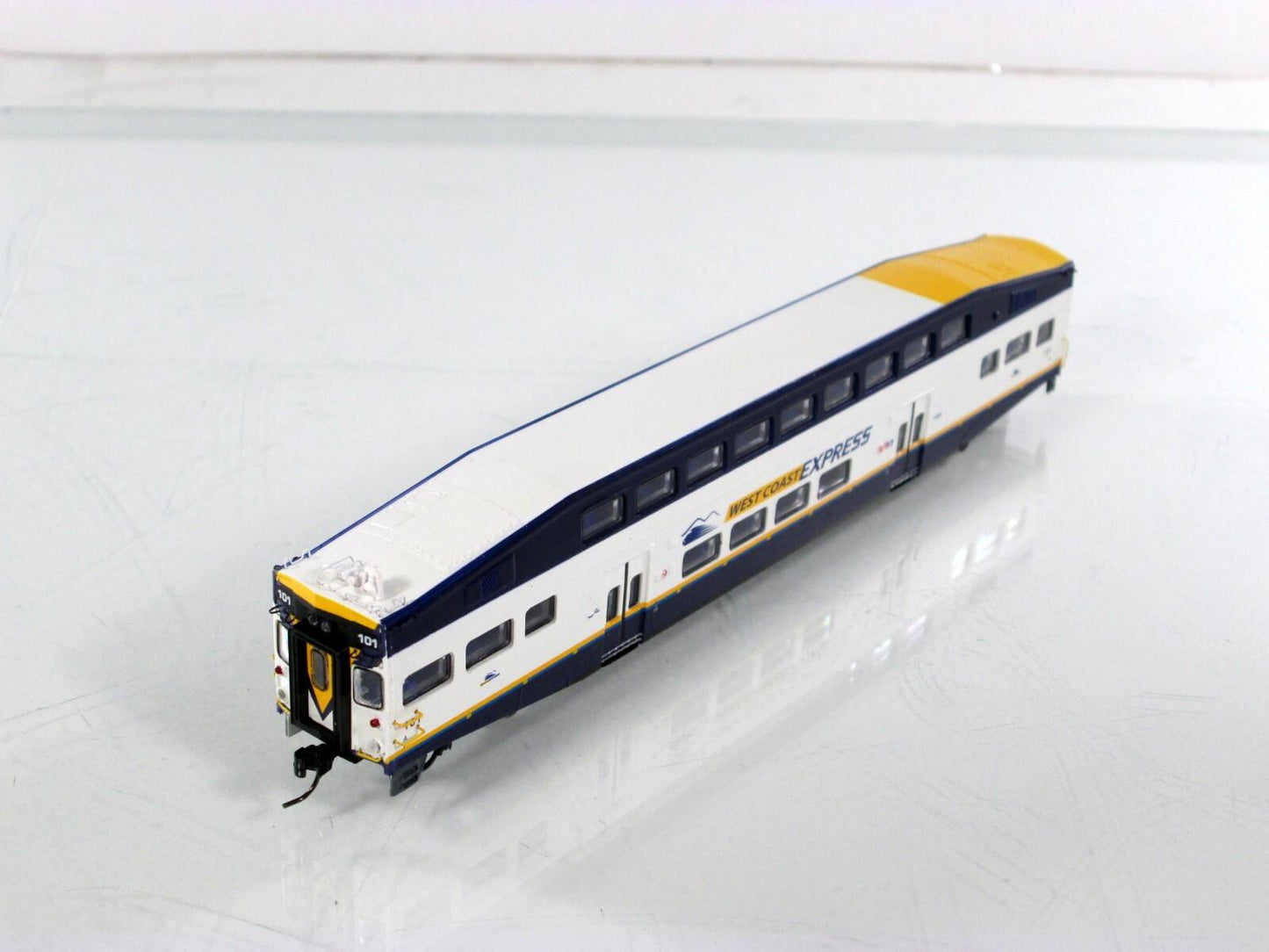 N Scale ***WEST COAST EXPRESS*** Bombardier Coach Car #101 ------- Athearn 24402