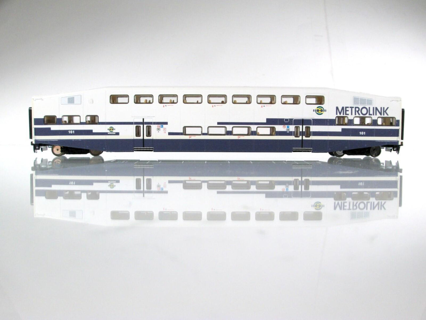 HO Scale ***METROLINK*** Bombardier Passenger Commuter Coach #161  -Athearn 2560