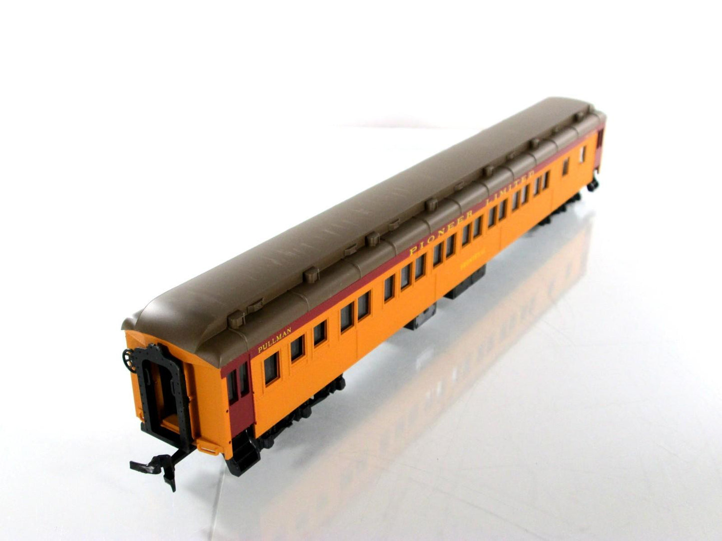 HO Scale ***MILWAUKEE PIONEER LIMITED*** 1920s Passenger 8-Set - IHC 49198 *RARE