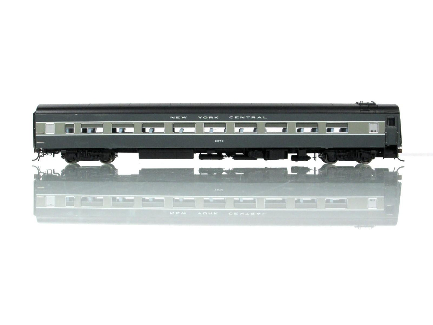 HO Scale ***NEW YORK CENTRAL*** Lightweight Coach #2670 - Rapido 100050, Lighted