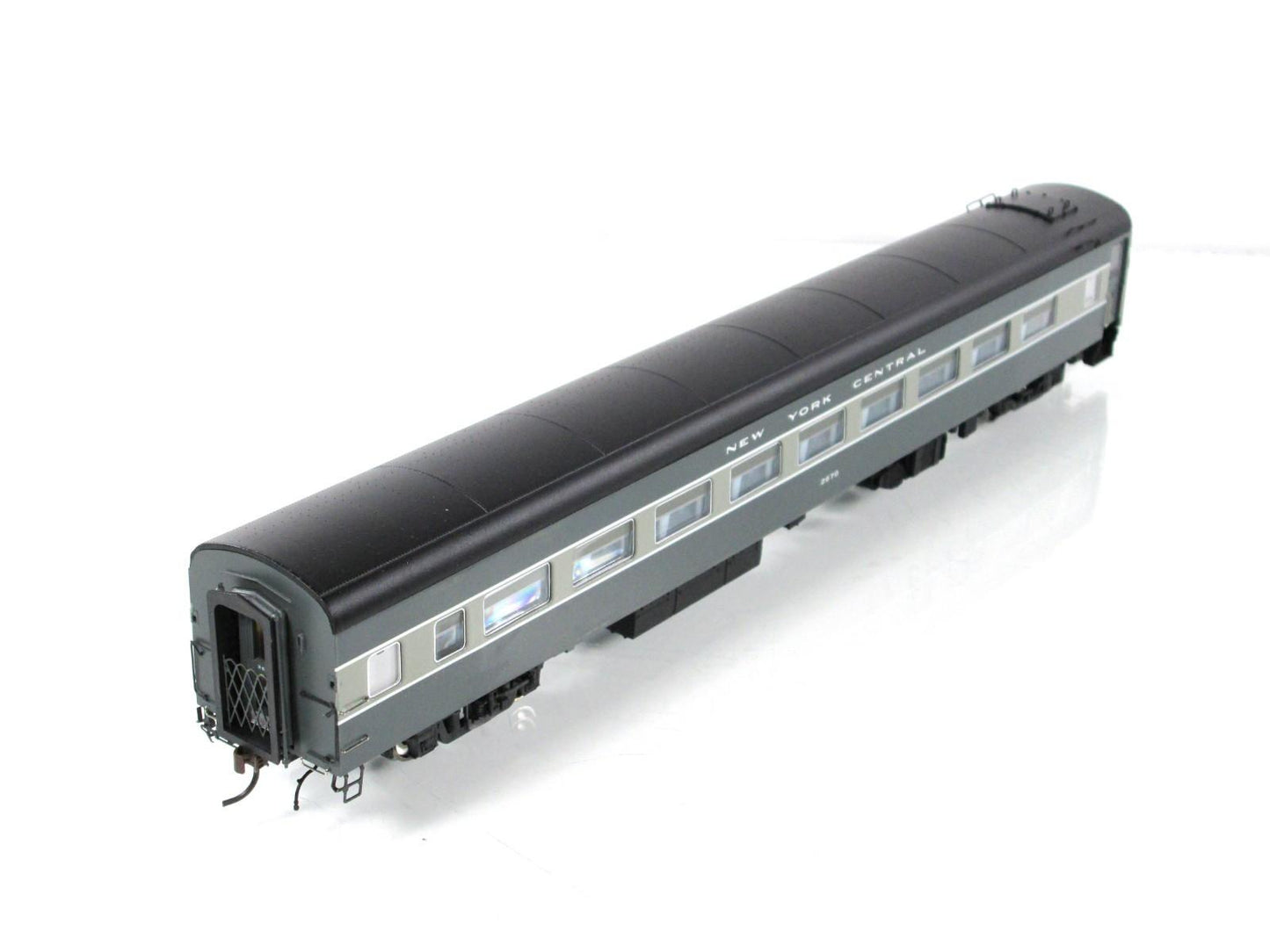 HO Scale ***NEW YORK CENTRAL*** Lightweight Coach #2670 - Rapido 100050, Lighted