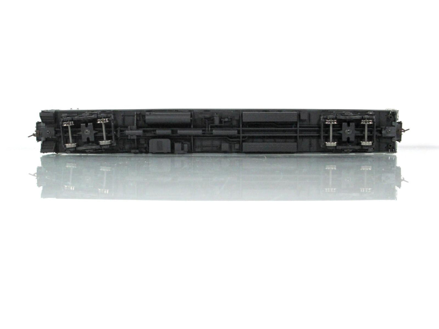 HO Scale ***NEW YORK CENTRAL*** Lightweight Coach #2670 - Rapido 100050, Lighted