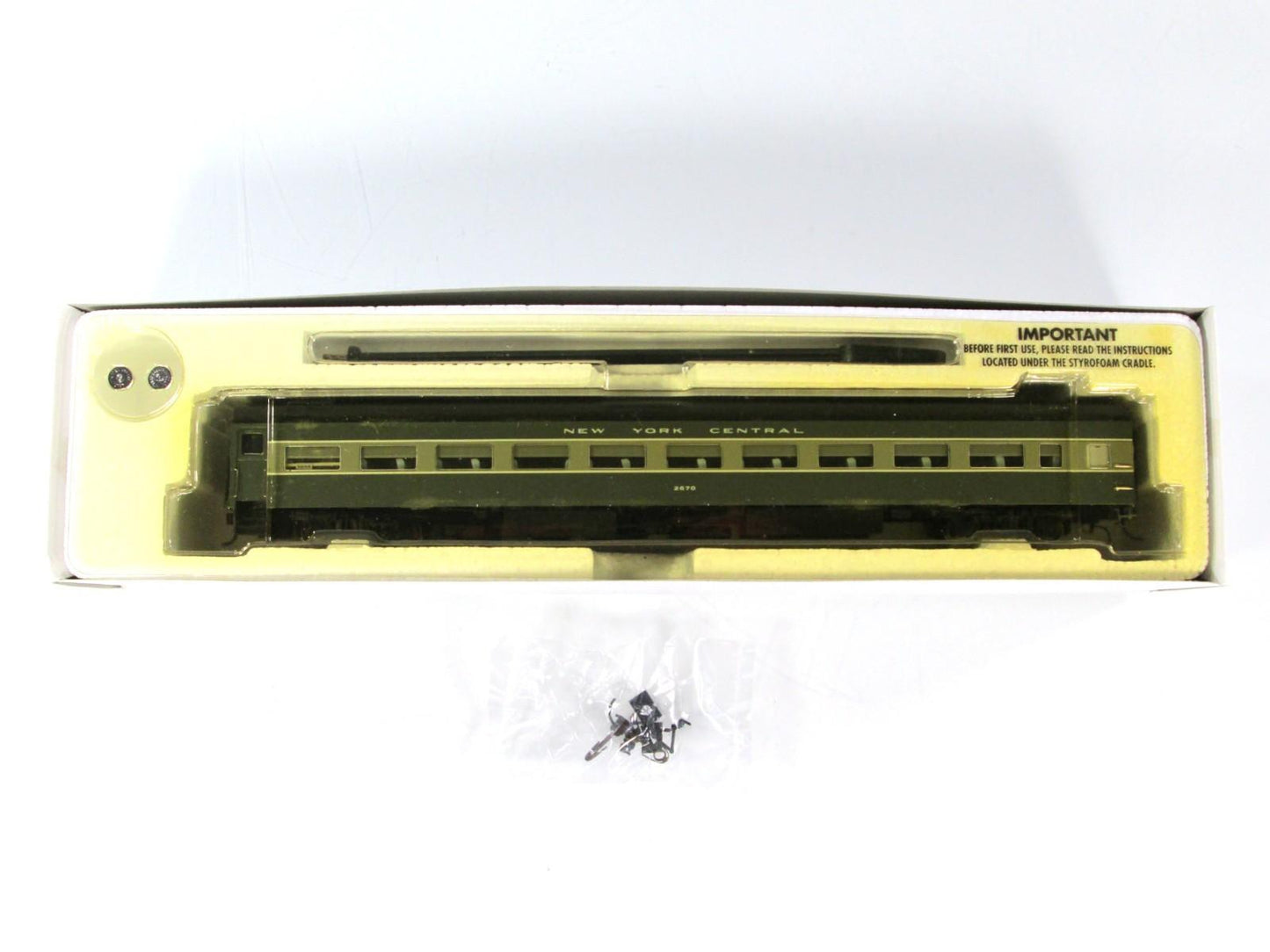 HO Scale ***NEW YORK CENTRAL*** Lightweight Coach #2670 - Rapido 100050, Lighted