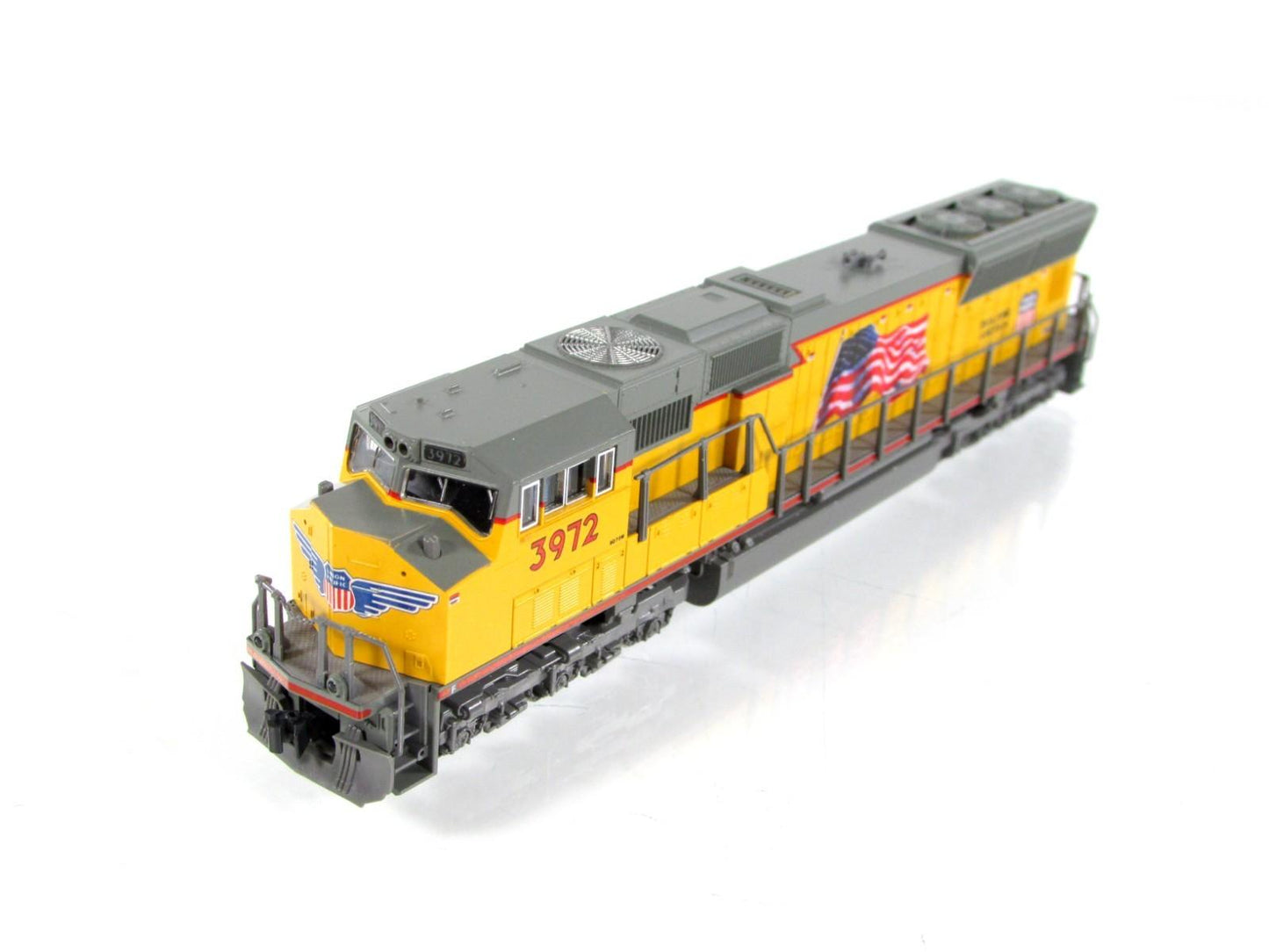 N Scale ***UNION PACIFIC*** SD70M Locomotive, UP 3972 ---- Kato 176-7504, w/ DCC