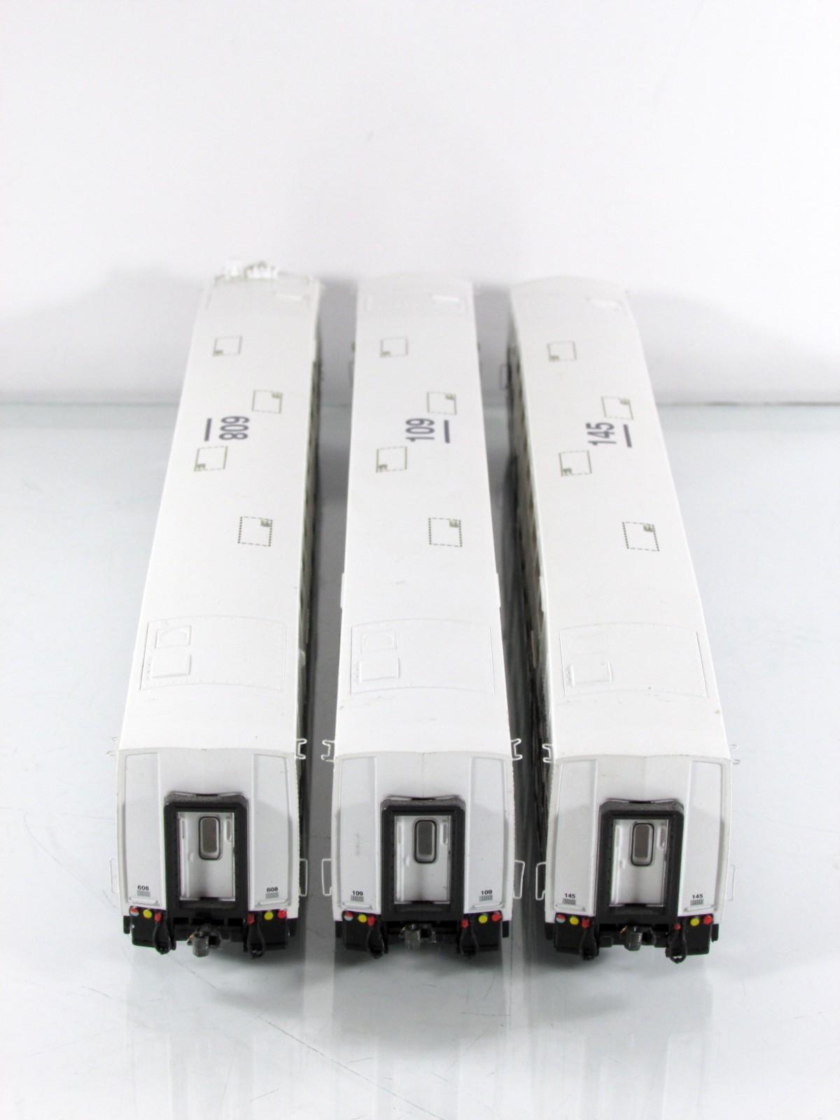 HO Scale ***METROLINK** 10th Anniversary Set, Cars #630, 109, 145 --Athearn 2580