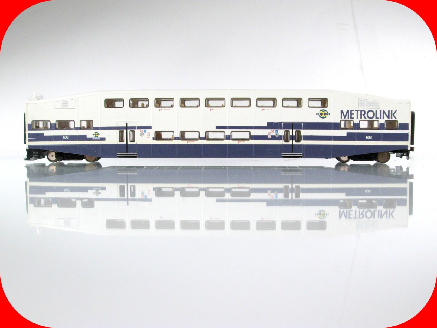 HO Scale ***METROLINK*** Bombardier Commuter Control Car #608 --- Athearn 2540