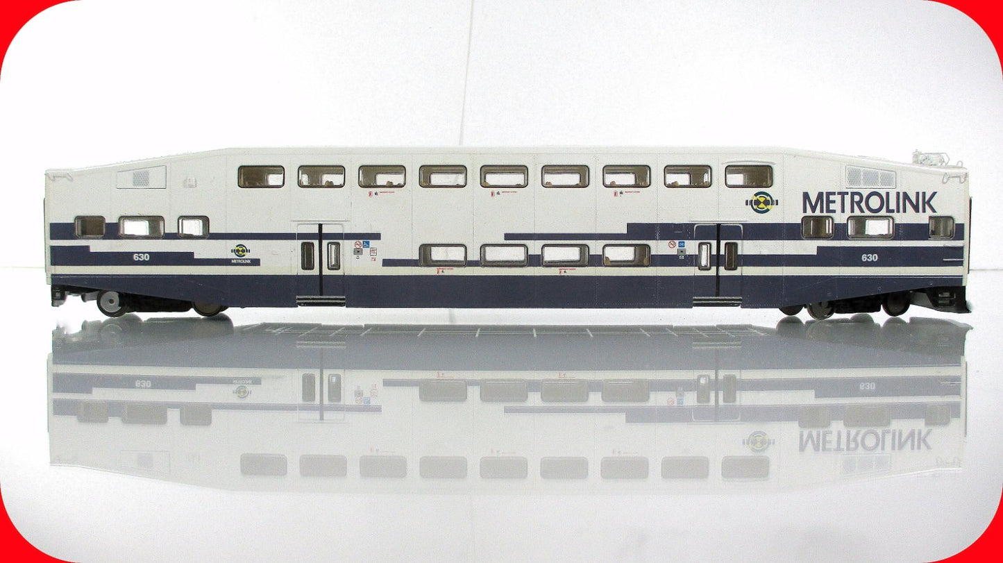 HO Scale ***METROLINK*** Bombardier Commuter Control Car #630 ----- Athearn 2580