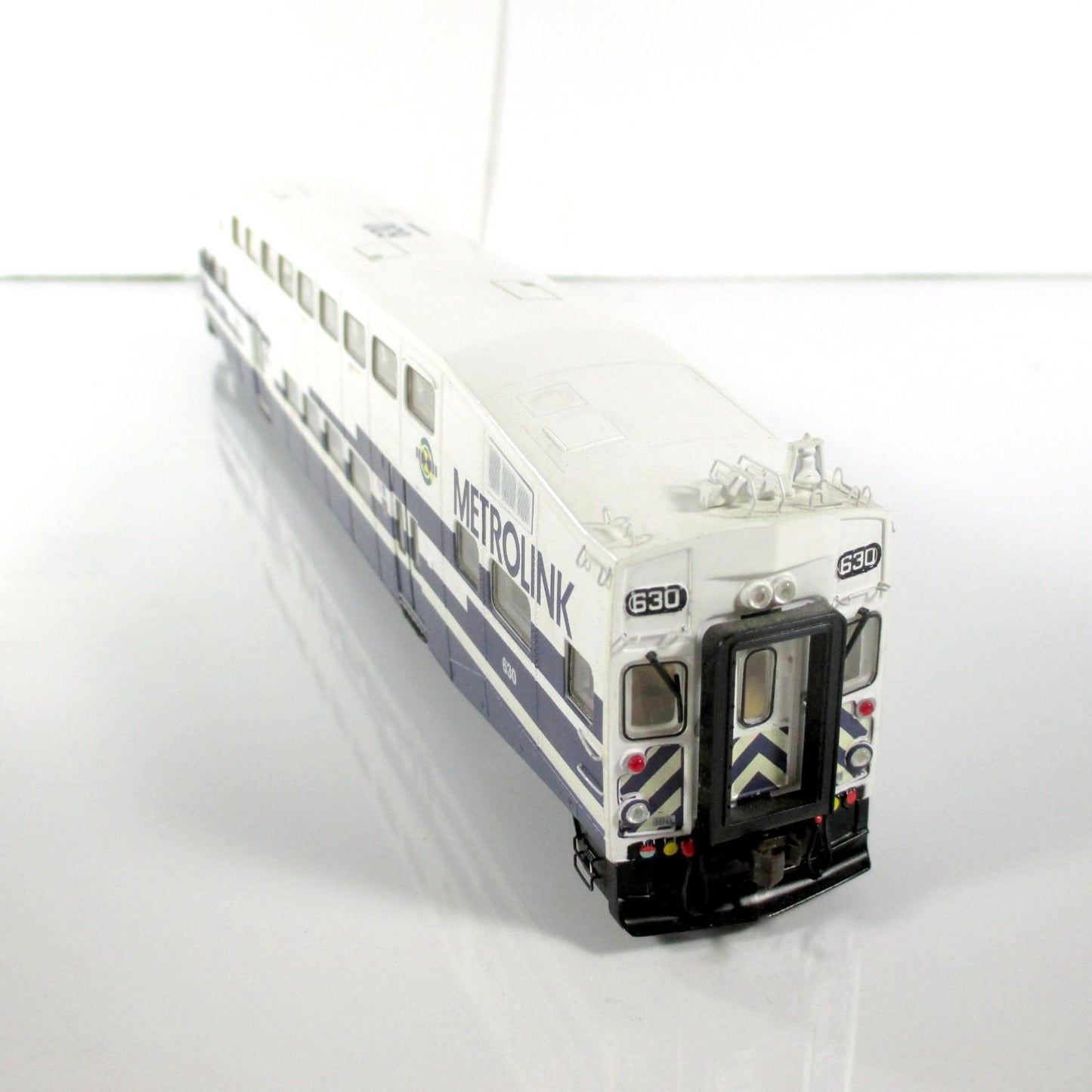 HO Scale ***METROLINK*** Bombardier Commuter Control Car #630 ----- Athearn 2580