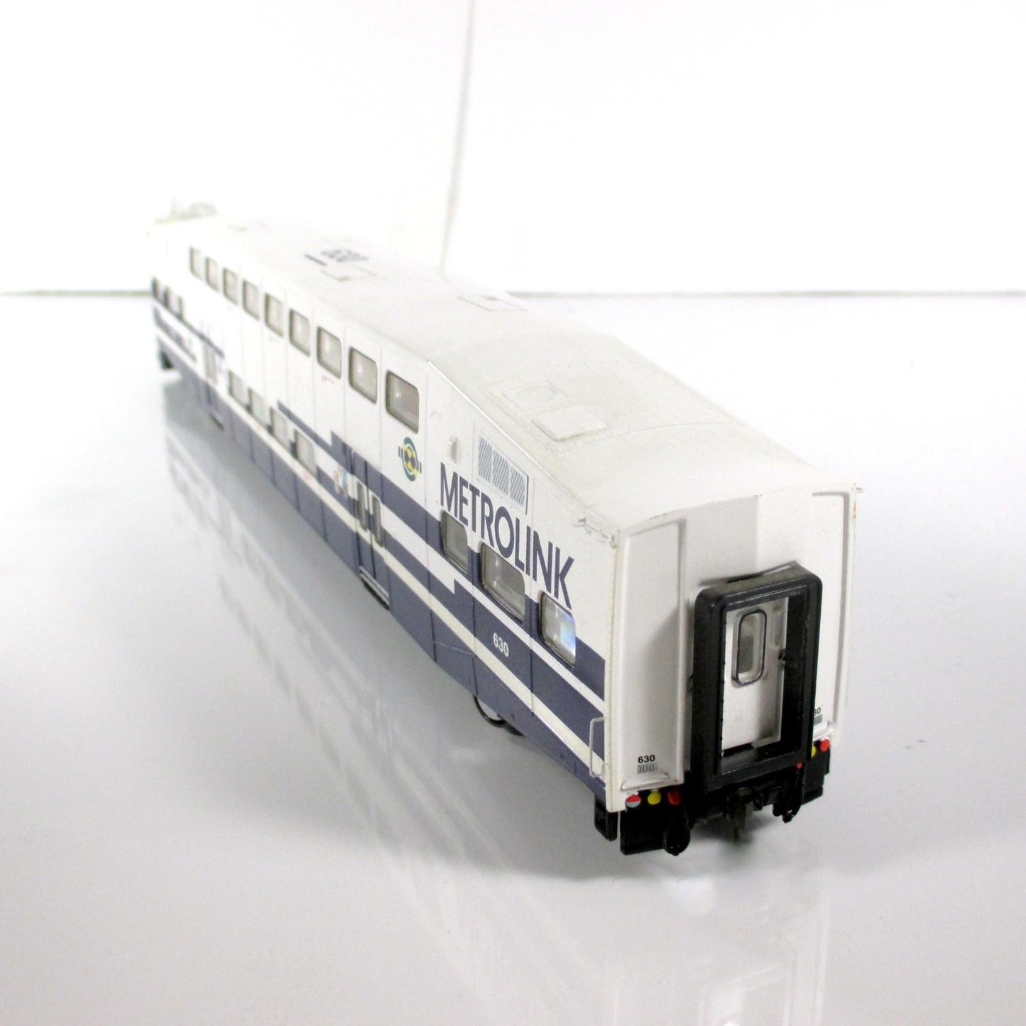 HO Scale ***METROLINK*** Bombardier Commuter Control Car #630 ----- Athearn 2580