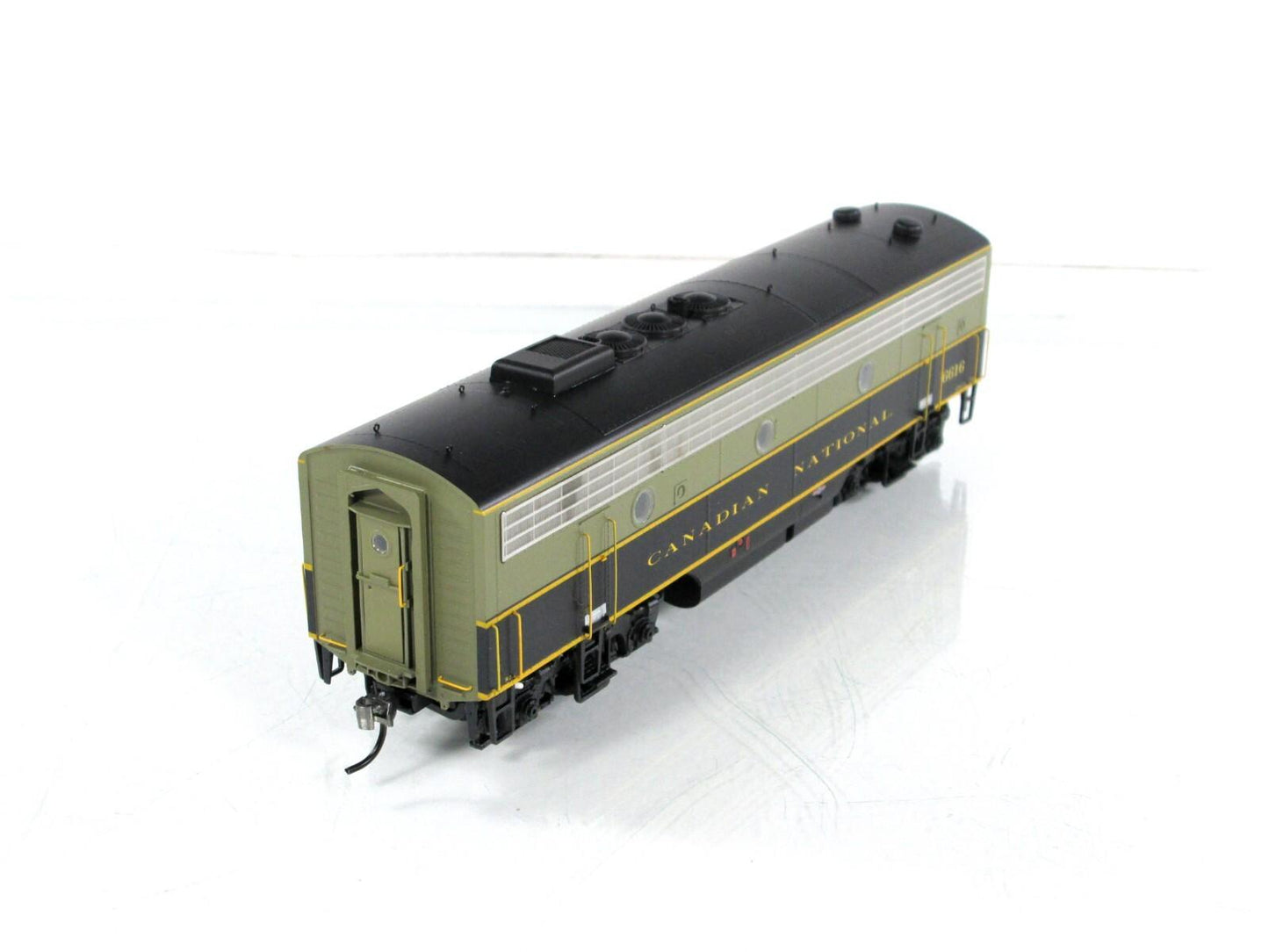 HO Scale ***CANADIAN NATIONAL*** F9B #6616 - Intermountain 49587-06, DCC Ready