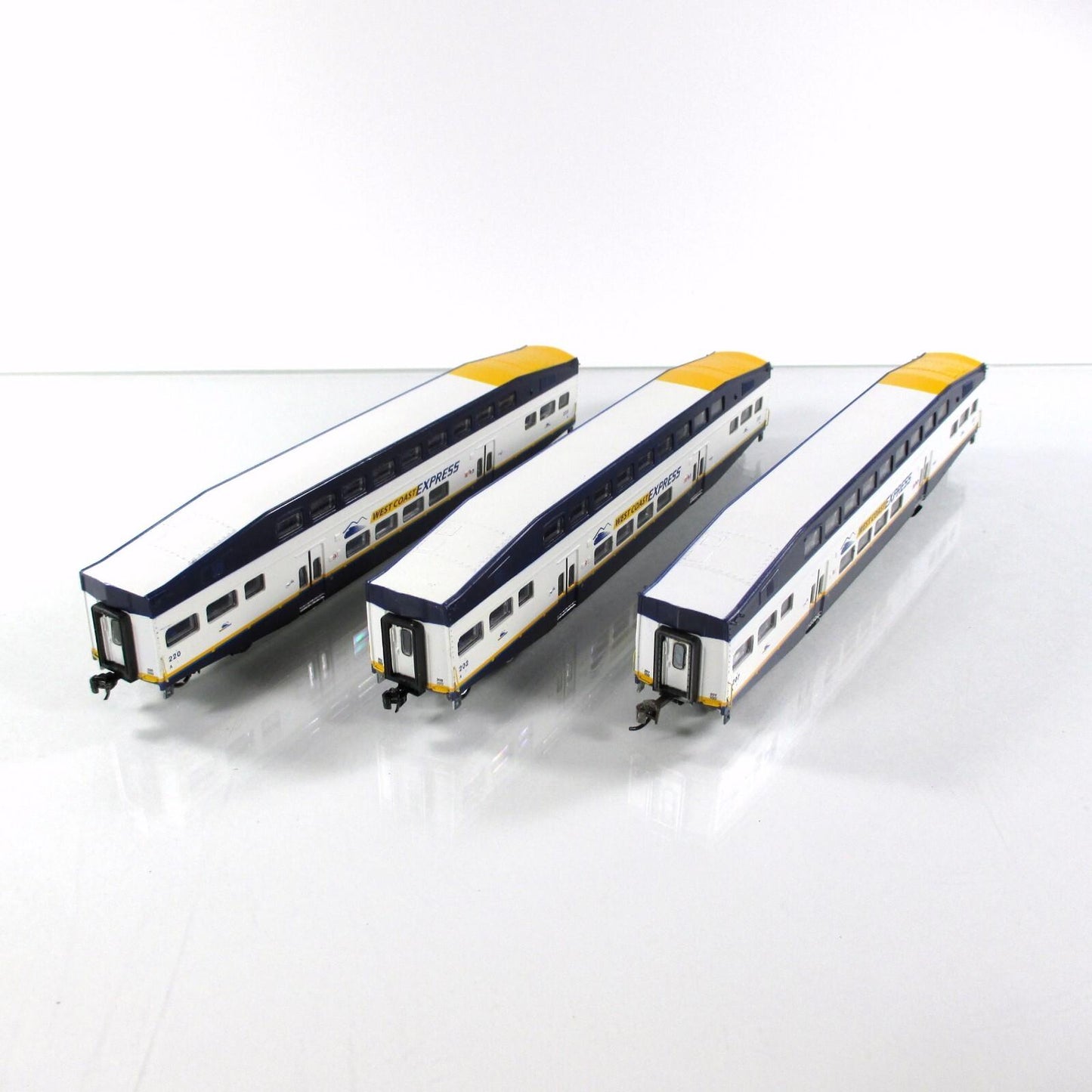 N Scale **WEST COAST EX** Bombardier Coaches 202, 207, 220 - Athearn 24442 *RARE