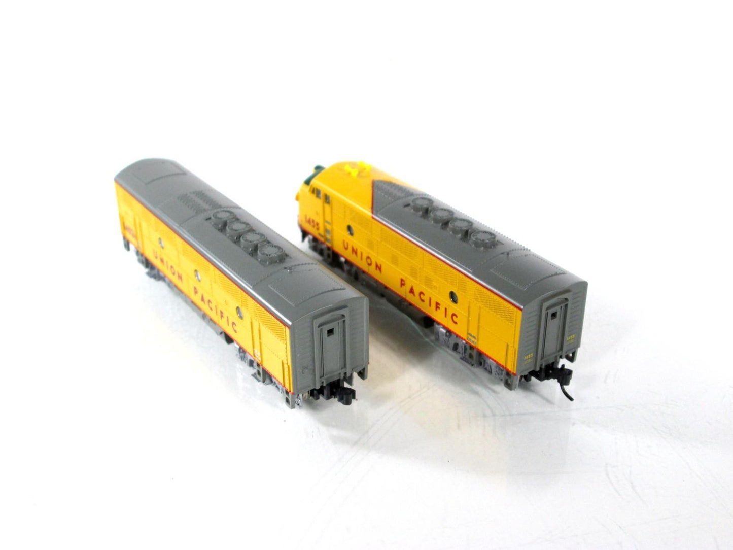 N Scale ***UNION PACIFIC*** F3 A B Diesel Set #1455, 1402 - Kato 176-1112 w/ DCC