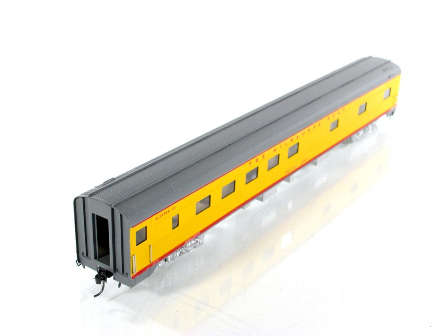 HO Scale BRASS ***UP - MILW*** PACIFIC LIGHT Sleeper #37 - Soho 0491, Knuckle Cp