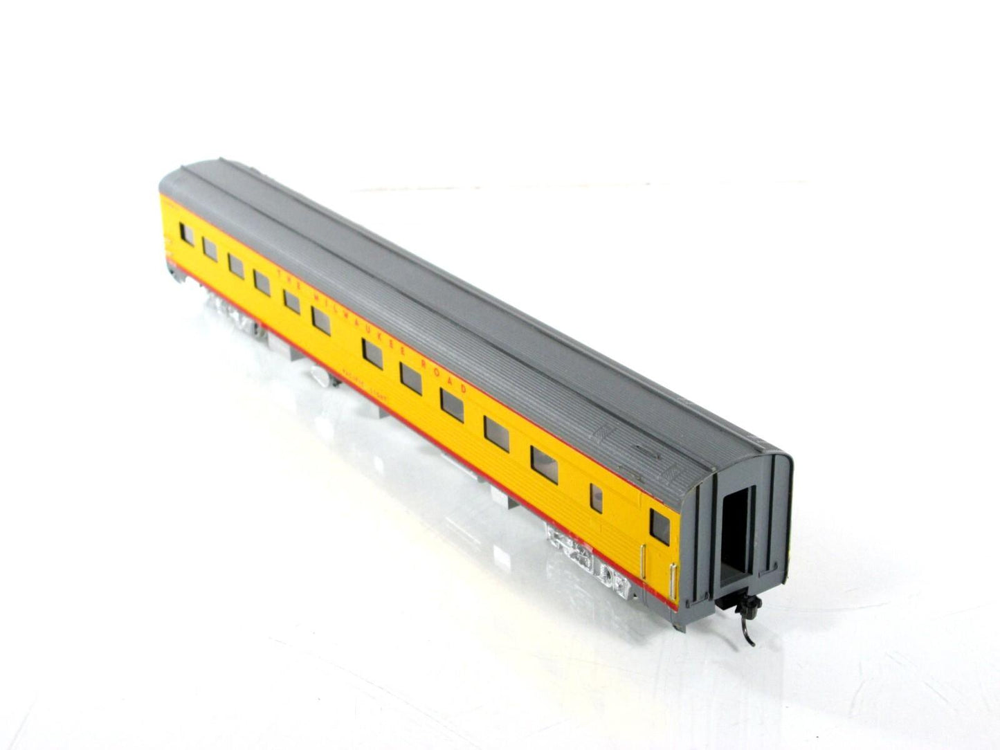 HO Scale BRASS ***UP - MILW*** PACIFIC LIGHT Sleeper #37 - Soho 0491, Knuckle Cp