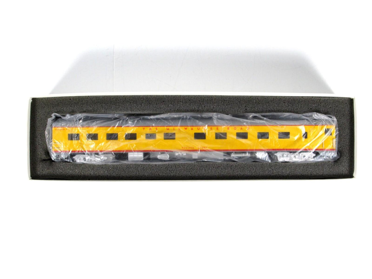 HO Scale BRASS ***UP - MILW*** PACIFIC LIGHT Sleeper #37 - Soho 0491, Knuckle Cp