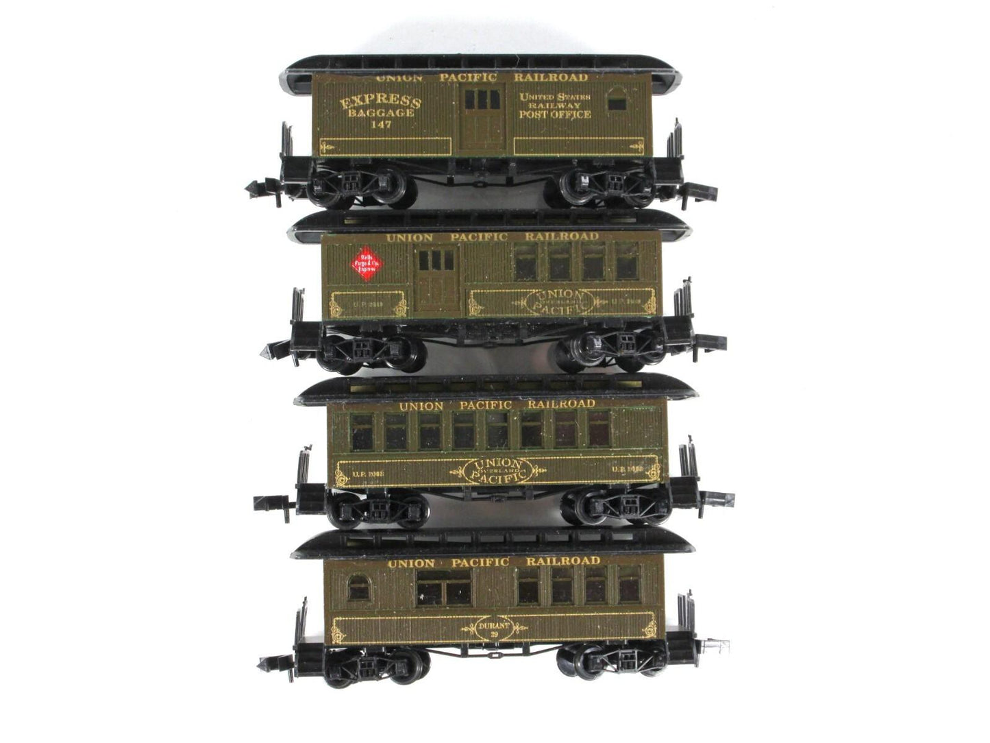 N Scale ***UNION PACIFIC*** Overton Old-Time Passenger Car 4-Pack --- Roundhouse