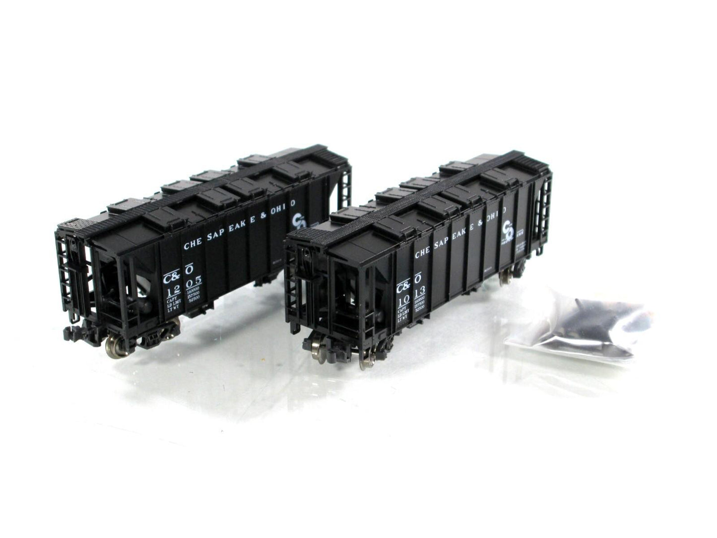 N Scale ***CHESAPEAKE & OHIO*** 2-Bay Covered Hoppers #1205,1013 - Kato 186-0104