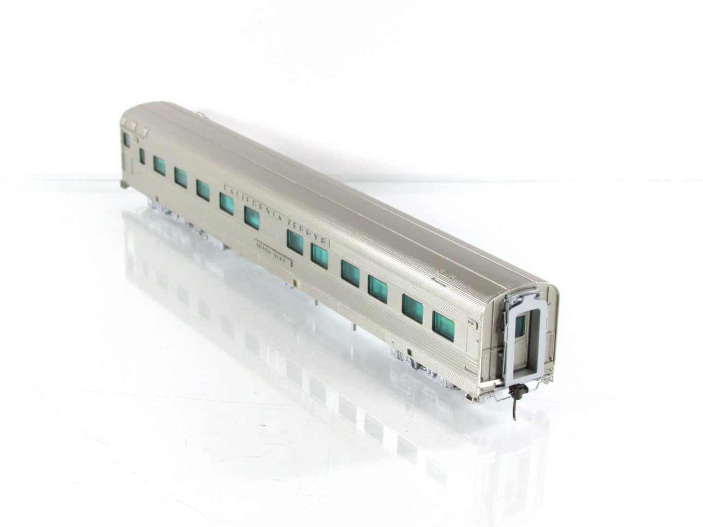 HO Scale ***WP CA ZEPHYR*** SILVER SURF Sleeper #867 ---- Broadway 1517, Lighted