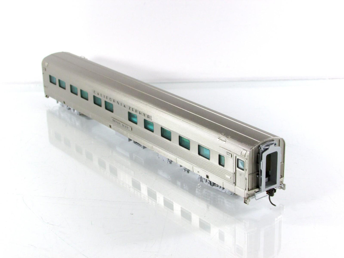 HO Scale ***WP CA ZEPHYR*** SILVER SURF Sleeper #867 ---- Broadway 1517, Lighted