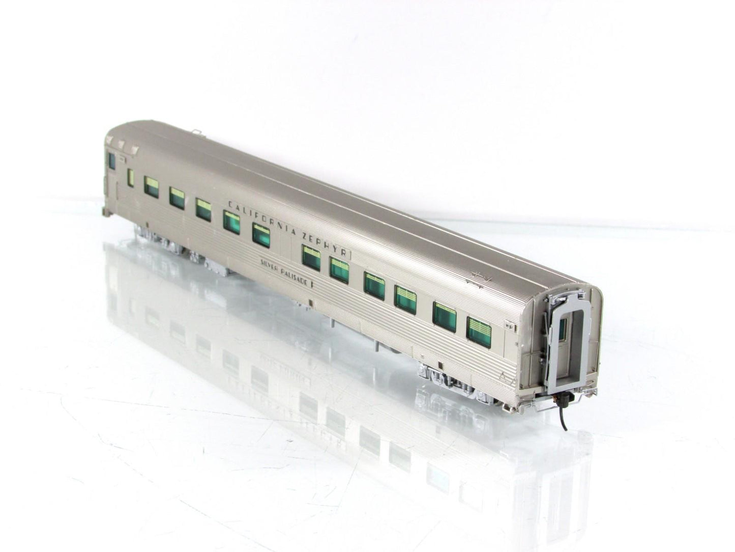 HO Scale ***WP CA ZEPHYR*** SILVER PALISADE Sleeper #864 - Broadway 531, Lighted