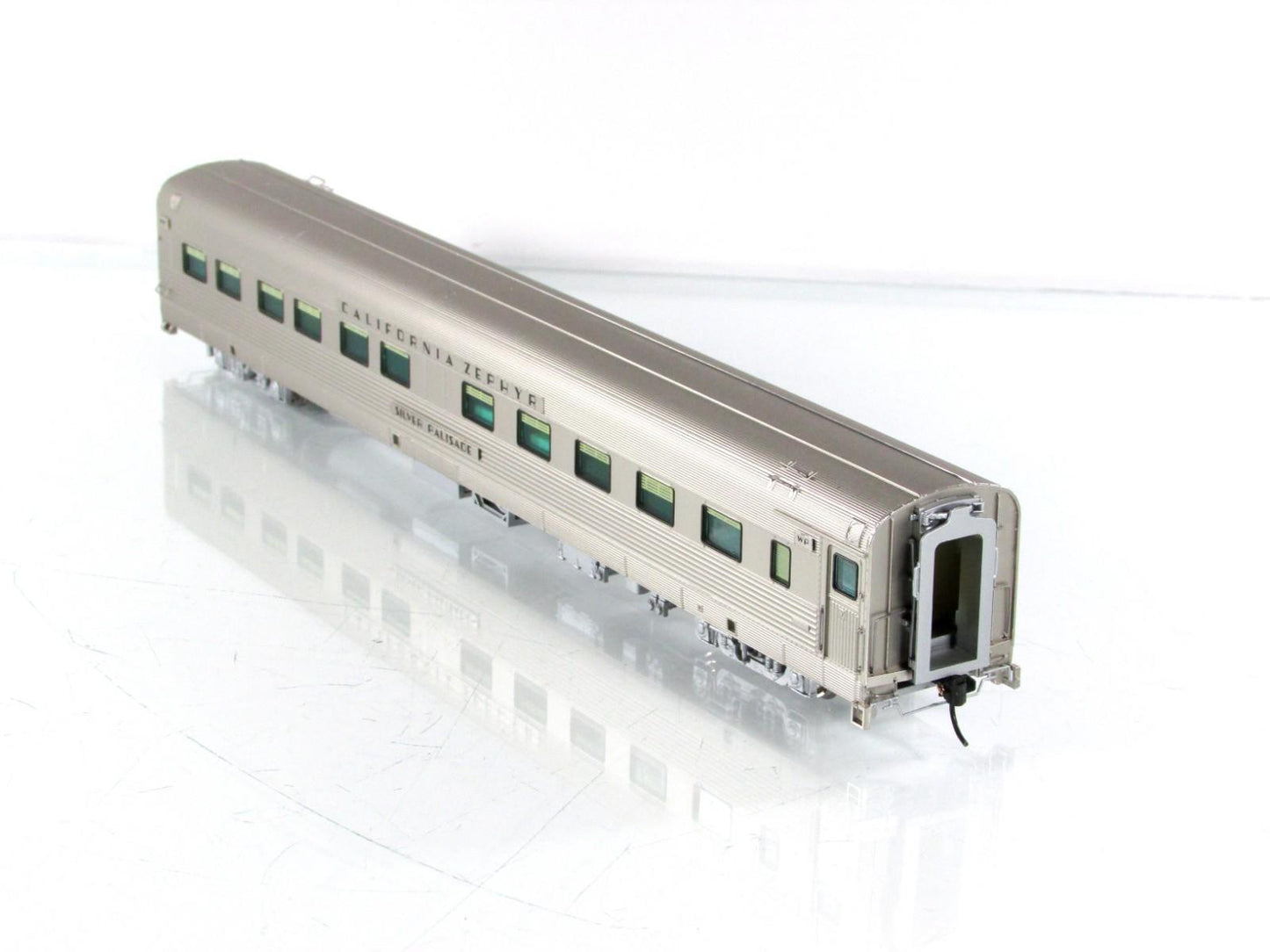 HO Scale ***WP CA ZEPHYR*** SILVER PALISADE Sleeper #864 - Broadway 531, Lighted