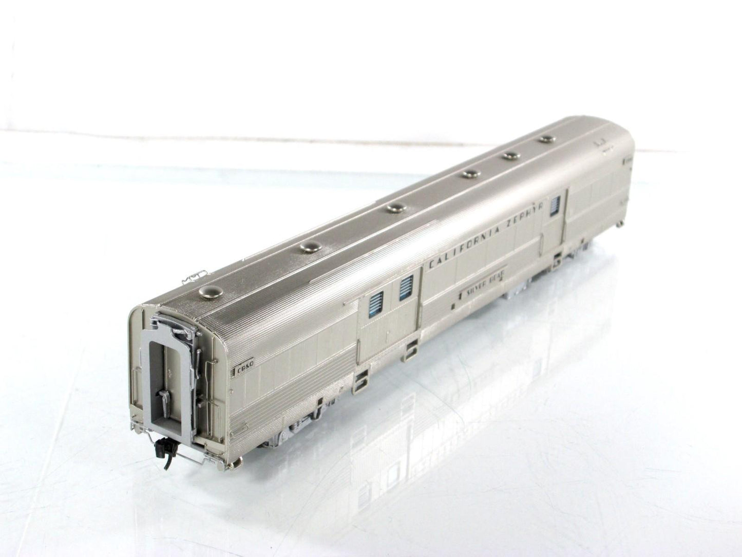 HO Scale *CB&Q CA ZEPHYR* SILVER BEAVER Baggage Car #801 - Broadway 523, Lighted