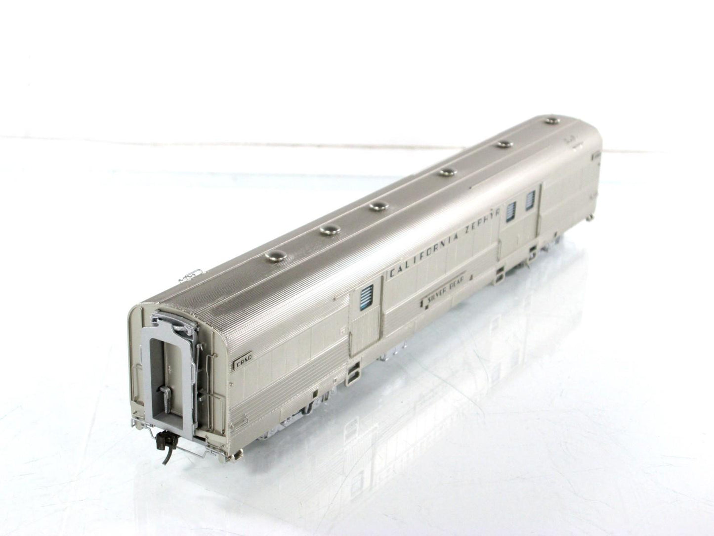 HO Scale *CB&Q CA ZEPHYR* SILVER BEAVER Baggage Car #801 - Broadway 523, Lighted
