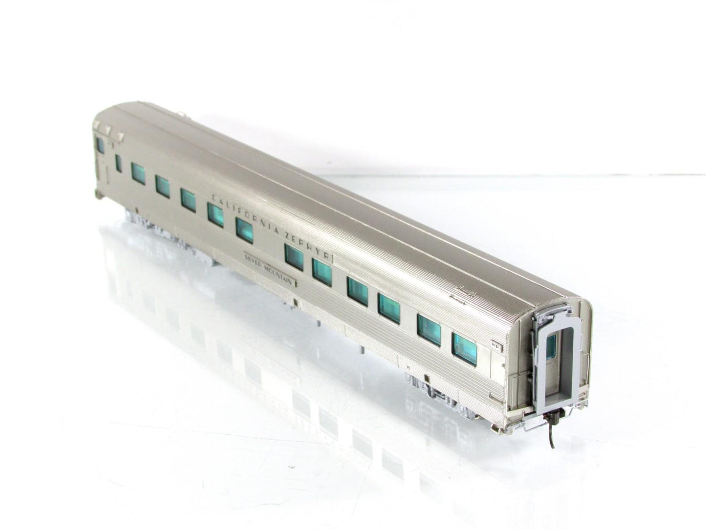 HO Scale ***WP CA ZEPHYR*** SILVER MOUNTAIN Sleeper #863 -Broadway 1514, Lighted