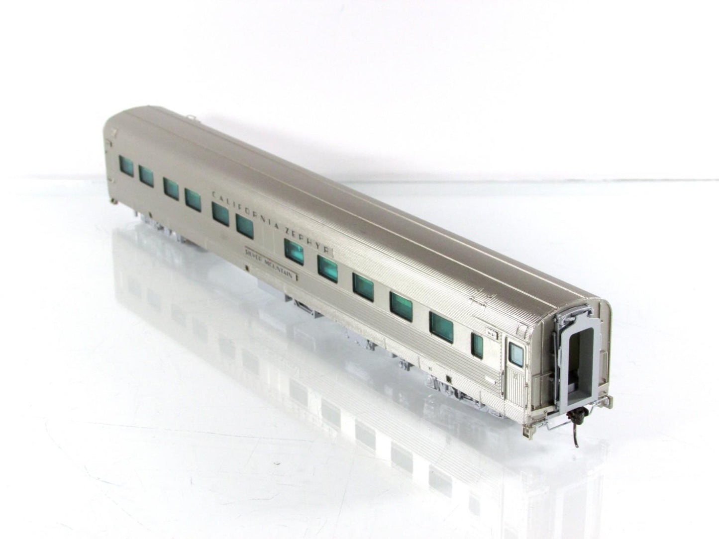 HO Scale ***WP CA ZEPHYR*** SILVER MOUNTAIN Sleeper #863 -Broadway 1514, Lighted