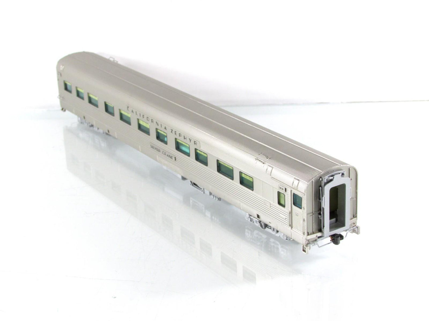 HO Scale ***WP CA ZEPHYR*** SILVER CRANE Sleeper #851 ---- Broadway 533, Lighted