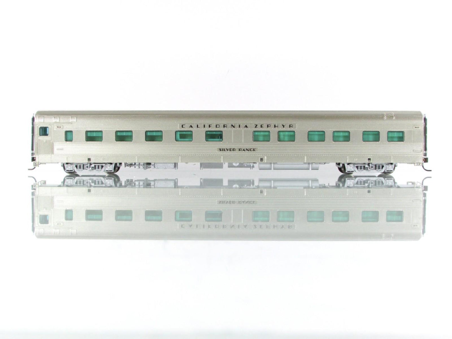 HO Scale ***WP CA ZEPHYR*** SILVER RANGE Sleeper #865 --- Broadway 1515, Lighted