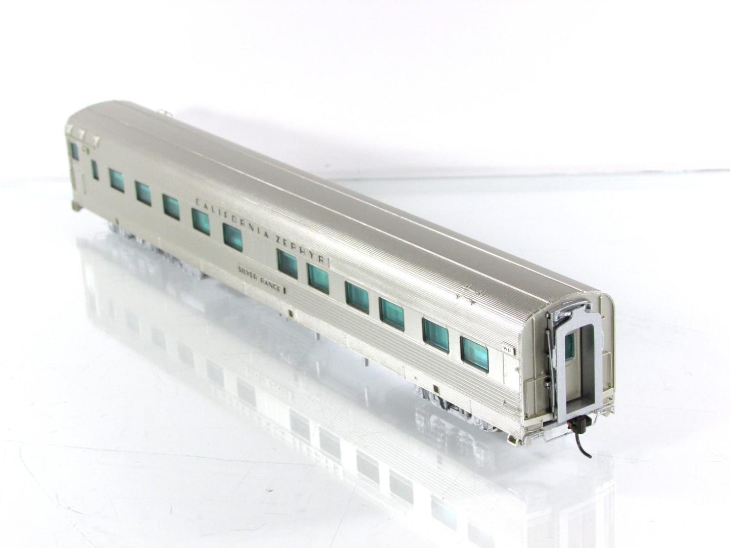 HO Scale ***WP CA ZEPHYR*** SILVER RANGE Sleeper #865 --- Broadway 1515, Lighted
