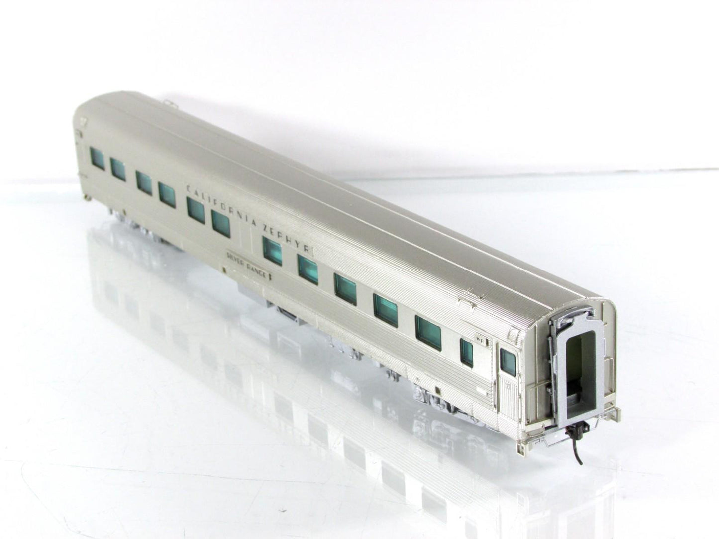 HO Scale ***WP CA ZEPHYR*** SILVER RANGE Sleeper #865 --- Broadway 1515, Lighted
